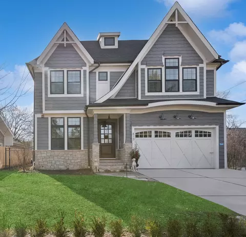 413 E Drury Ln, Barrington, IL 60010