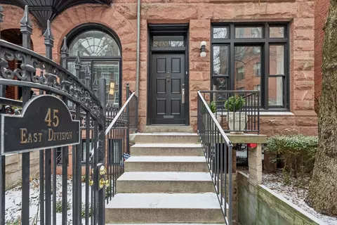 45 E Division St, Chicago, IL 60610