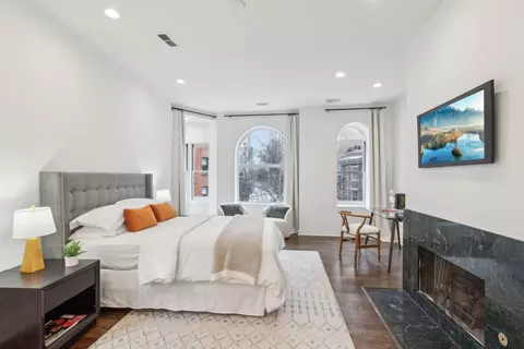 Bedroom - 45 E Division St, Chicago, IL 60610 photo 6 of 8