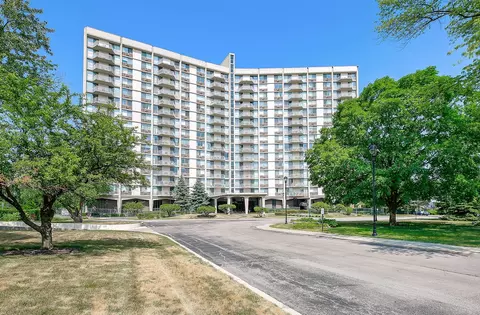 40 N Tower Rd #10L, Oak Brook, IL 60523
