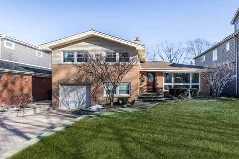 717 Babetta Ave, Park Ridge, IL 60068