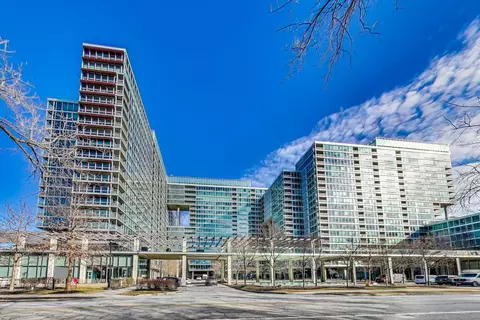 9655 Woods Dr #1807, Skokie, IL 60077
