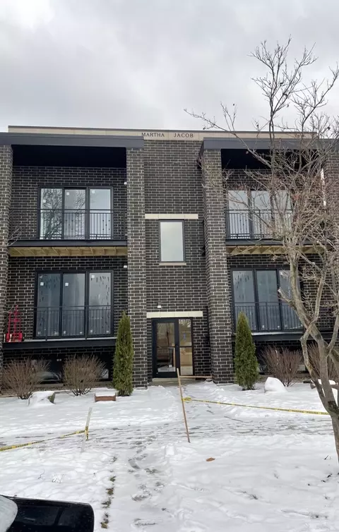 4211 W Roscoe Ave #1W, Chicago, IL 60641
