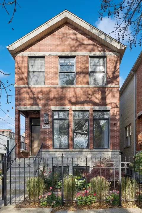 2046 W Cortland St, Chicago, IL 60647