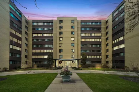 6300 N Sheridan Rd #203, Chicago, IL 60660