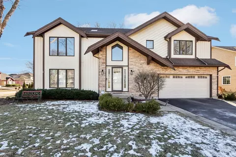 1704 Frost Ln, Naperville, IL 60564