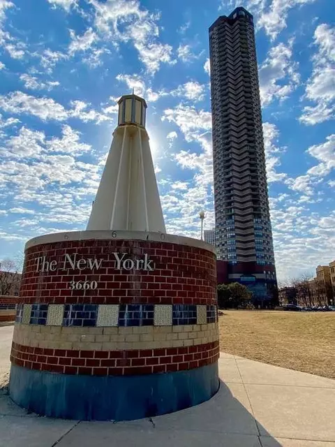 3660 N Lake Shore Dr #803, Chicago, IL 60613