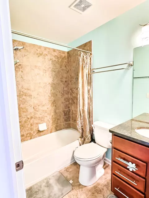 Bath - 2120 Dauntless Dr, Glenview, IL 60026 photo 3 of 3
