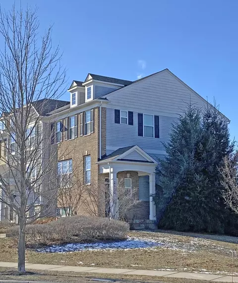 2120 Dauntless Dr, Glenview, IL 60026
