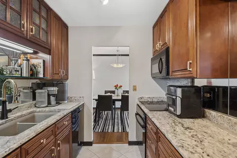 Kitchen - 111 E Chestnut St #46F, Chicago, IL 60611 photo 1 of 3
