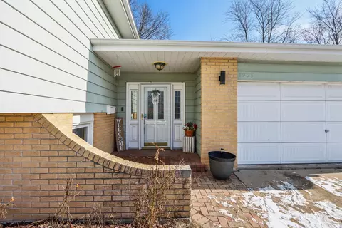 Exterior - 1925 Briarcliffe Blvd, Wheaton, IL 60189 photo 2 of 11