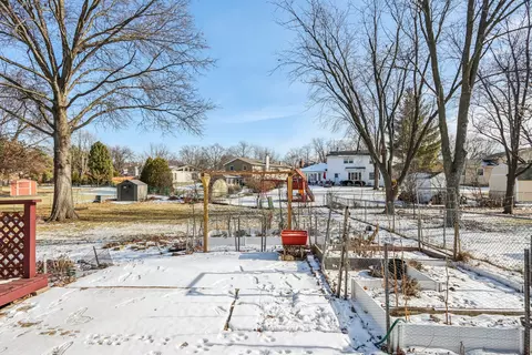 Exterior - 1925 Briarcliffe Blvd, Wheaton, IL 60189 photo 9 of 11