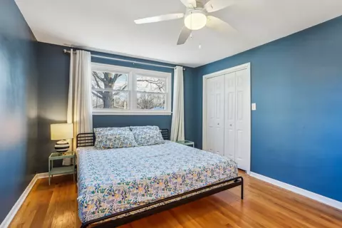 Bedroom - 1925 Briarcliffe Blvd, Wheaton, IL 60189 photo 5 of 8