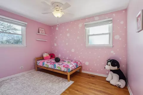 Bedroom - 1925 Briarcliffe Blvd, Wheaton, IL 60189 photo 1 of 8