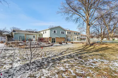 Exterior - 1925 Briarcliffe Blvd, Wheaton, IL 60189 photo 6 of 11