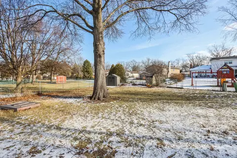 Exterior - 1925 Briarcliffe Blvd, Wheaton, IL 60189 photo 11 of 11