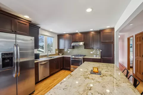 Kitchen - 1925 Briarcliffe Blvd, Wheaton, IL 60189 photo 5 of 6