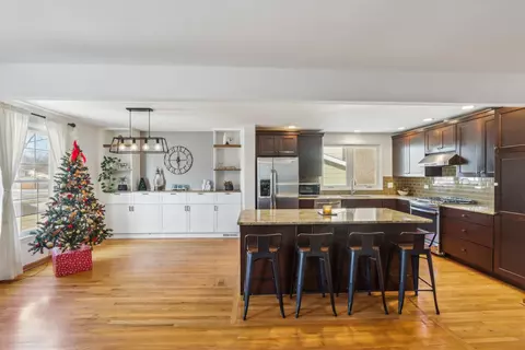 Kitchen - 1925 Briarcliffe Blvd, Wheaton, IL 60189 photo 3 of 6