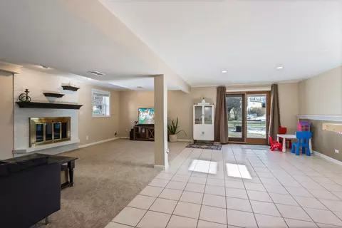 Living - 1925 Briarcliffe Blvd, Wheaton, IL 60189 photo 5 of 6