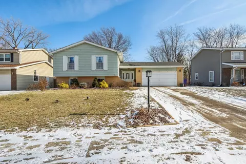 1925 Briarcliffe Blvd, Wheaton, IL 60189