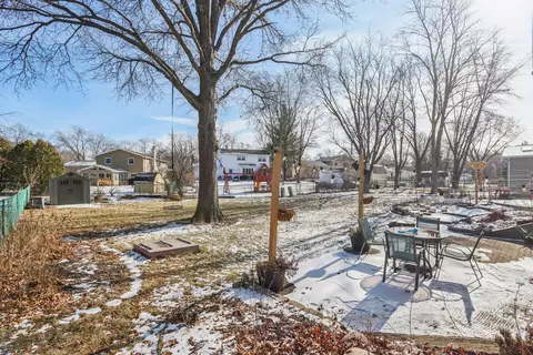Exterior - 1925 Briarcliffe Blvd, Wheaton, IL 60189 photo 10 of 11