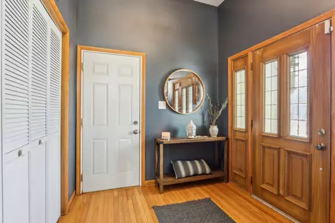 Entry Way - 1925 Briarcliffe Blvd, Wheaton, IL 60189 photo 1 of 1
