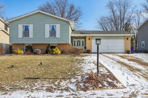 Exterior - 1925 Briarcliffe Blvd, Wheaton, IL 60189 photo 1 of 11