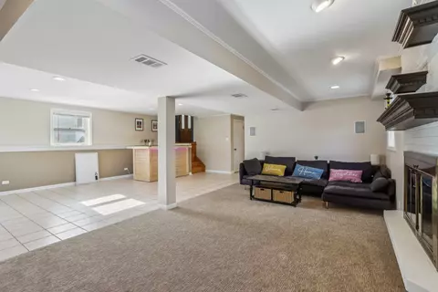 Living - 1925 Briarcliffe Blvd, Wheaton, IL 60189 photo 4 of 6