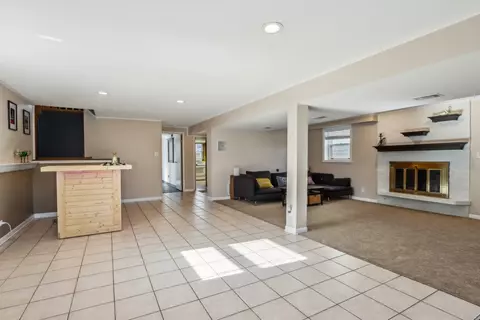 Living - 1925 Briarcliffe Blvd, Wheaton, IL 60189 photo 3 of 6