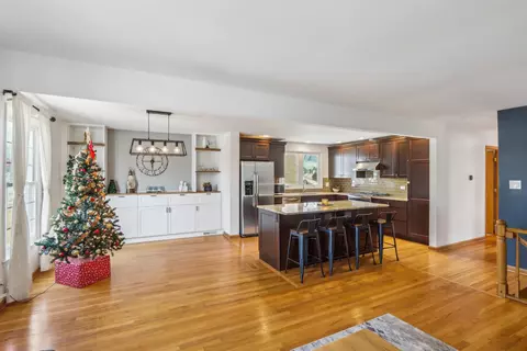Kitchen - 1925 Briarcliffe Blvd, Wheaton, IL 60189 photo 1 of 6