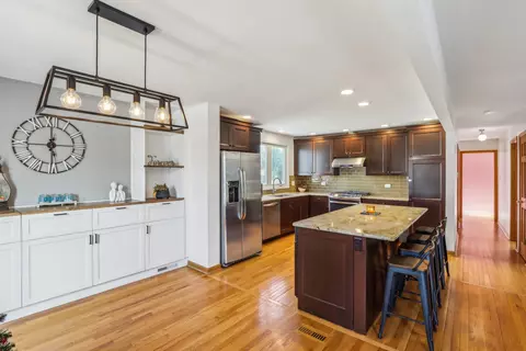 Kitchen - 1925 Briarcliffe Blvd, Wheaton, IL 60189 photo 2 of 6