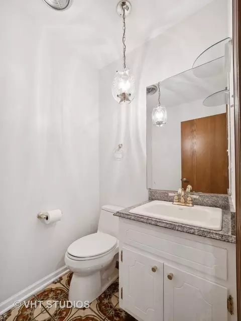 Bath - 1035 Evergreen Cir, Olympia Fields, IL 60461 photo 1 of 5