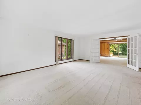 Living - 1035 Evergreen Cir, Olympia Fields, IL 60461 photo 3 of 4