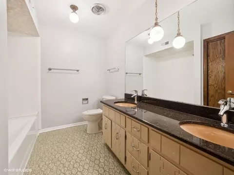 Bath - 1035 Evergreen Cir, Olympia Fields, IL 60461 photo 4 of 5