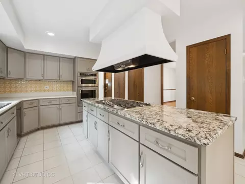 Kitchen - 1035 Evergreen Cir, Olympia Fields, IL 60461 photo 2 of 4