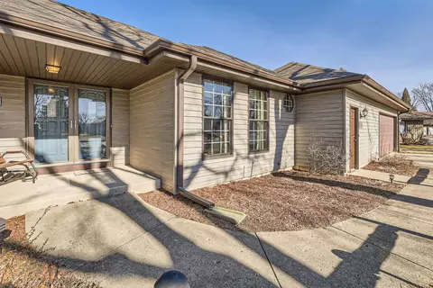 620 Morningside Pt, Elgin, IL 60123 photo 3