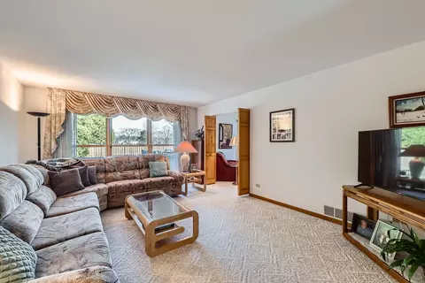 620 Morningside Pt, Elgin, IL 60123 photo 5