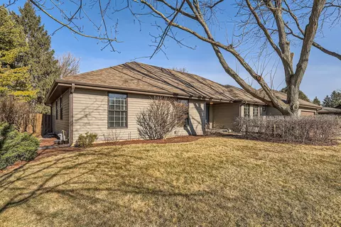 620 Morningside Pt, Elgin, IL 60123 photo 2