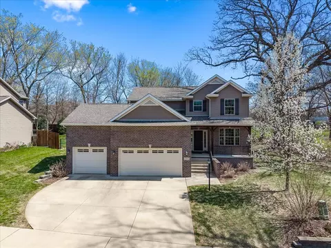 10002 N Brookshire Dr, Peoria, IL 61615