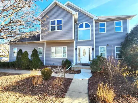 Exterior - 215 N Airlite St, Elgin, IL 60123 photo 2 of 7