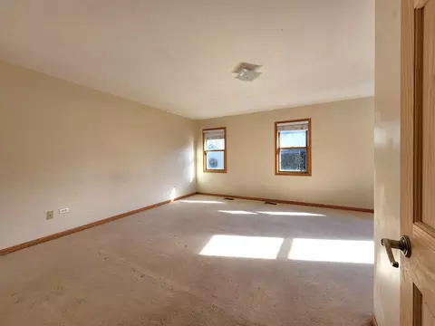 Bedroom - 215 N Airlite St, Elgin, IL 60123 photo 3 of 5