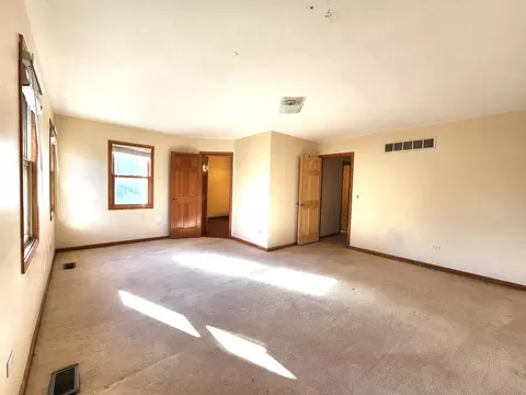 Bedroom - 215 N Airlite St, Elgin, IL 60123 photo 4 of 5