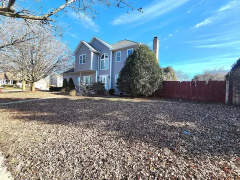 Exterior - 215 N Airlite St, Elgin, IL 60123 photo 6 of 7