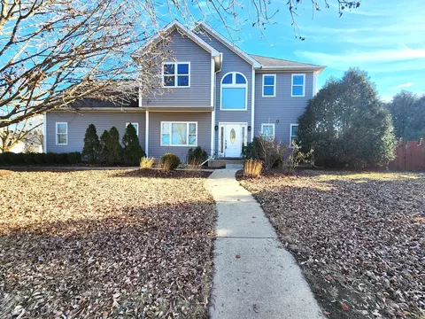 215 N Airlite St, Elgin, IL 60123