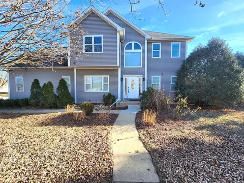Exterior - 215 N Airlite St, Elgin, IL 60123 photo 7 of 7