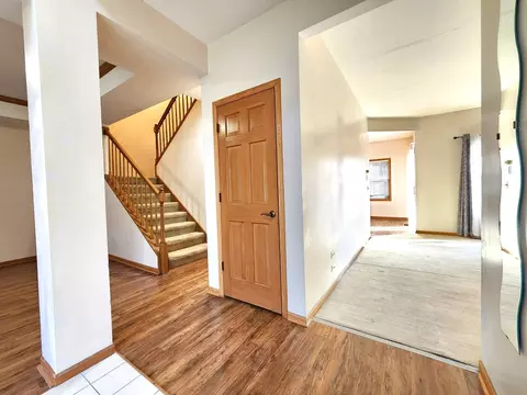Entry Way - 215 N Airlite St, Elgin, IL 60123 photo 3 of 10
