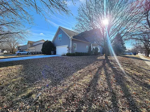 Exterior - 215 N Airlite St, Elgin, IL 60123 photo 4 of 7