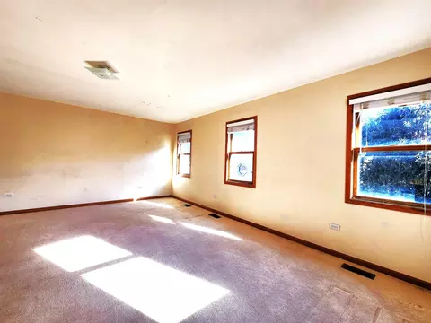 Living - 215 N Airlite St, Elgin, IL 60123 photo 5 of 5