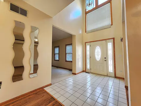 Entry Way - 215 N Airlite St, Elgin, IL 60123 photo 4 of 10