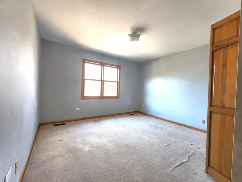 Bedroom - 215 N Airlite St, Elgin, IL 60123 photo 1 of 5